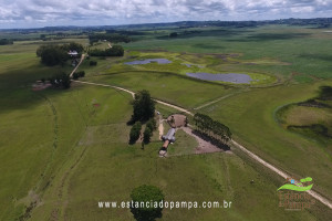 Criado em galpão-Os Serranos [VDownloader].00_00_33_19.Quadro007_4bd7869a01005f1a46f97dd855fa20fa5aa75fa9.jpg